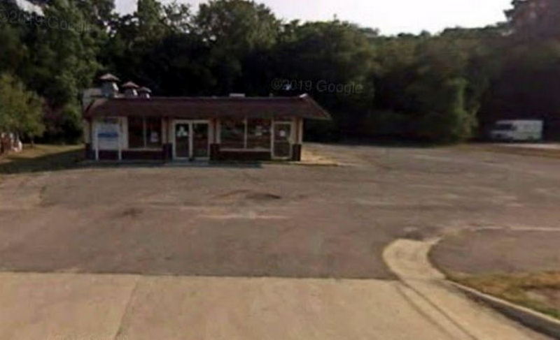 Frosty Freeze Drive-In (Boomers Burgers) - Tecumseh - 903 W Chicago 2 - 2009 Street View